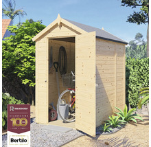 Záhradná skrinka z dreva s otvorenými dverami a záhradným náradím vnútri