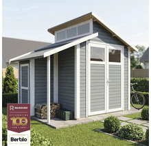 Záhradný domček s dvojkrídlovými dverami, oknom a skladom dreva pod strieškou