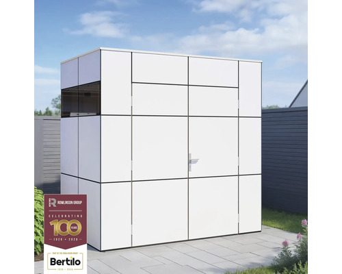 Biela záhradná búda s dverami v záhrade