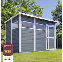 Drevený záhradný domček s oknami a dverami na trávniku