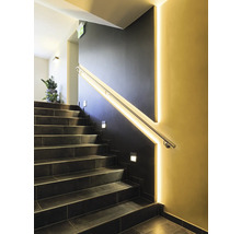 Schodisko so schodmi, zábradlím a osvetlením