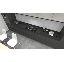 Kuchynská scéna s kuchynským nábytkom, varnou doskou, drezom a riadom