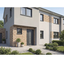 Fasáda moderného obytného domu s oknami a vchodovými dverami