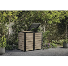Drevený box na smetné nádoby s otvoreným vekom v záhrade