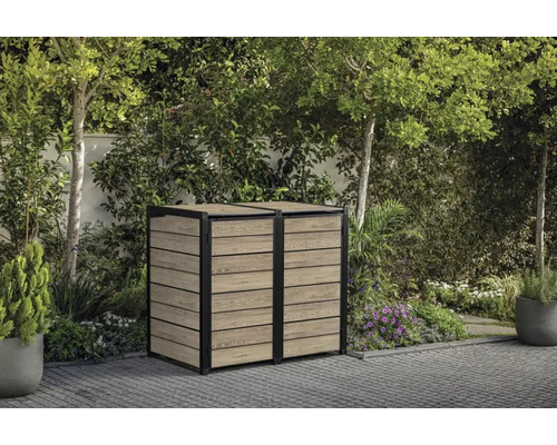 Box na smetné nádoby s dreveným obkladom v záhrade