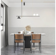 Jedáleň s jedálenským stolom, stoličkami a závesnými svietidlami