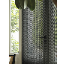 Dekoratívne dvere so závesom z korálkových retiazok