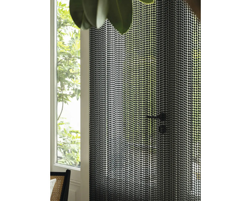 Dekoratívne dvere so závesom z korálkových retiazok