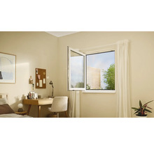 Svetlá izba s otvoreným oknom, písacím stolom a posteľou.