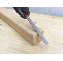 Rašpľa na drevo používaná na kuse dreva