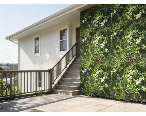 Stena domu s vertikálnou záhradou a schodiskom