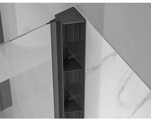 Čierny stenný profil pre sprchové steny s integrovanými odkladacími priehradkami a držiakom na sklenenú tabuľu.