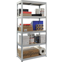 Pozinkovaný kovový regál s vysokou nosnosťou a piatimi drevenými policami, prehľadne usporiadaný s krabicami, plechovkami s farbou a baliacim materiálom.