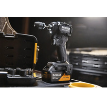 Akumulátorový rázový uťahovák DeWalt Špeciálna edícia McLaren 18 Voltov 4 Ampérhodiny s LED svetlom a kufrom.