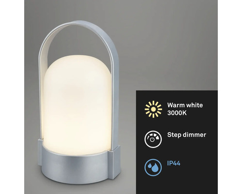Prenosná LED stolná lampa so strieborným telom a rukoväťou, teplé biele svetlo 3000 Kelvinov, stupňovitý stmievač a stupeň krytia IP44.