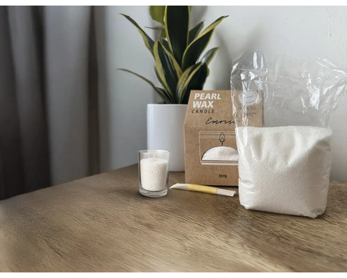 Vonná sypaná sviečka Emocio 350 g Cashmere + 10 ks knôtov biela