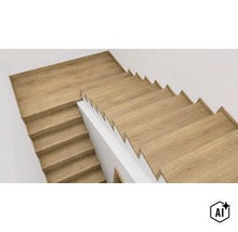 Schodisko so stupňami v dekore dreva a bielou konštrukciou v jednoduchom interiéri. (Image AI modified or generated)