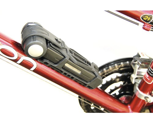 Zámok na bicykel pripevnený k rámu bicykla