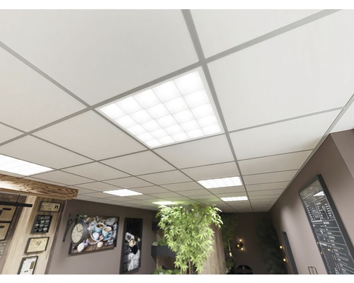 Kazetový strop s LED vstavanými svietidlami v miestnosti