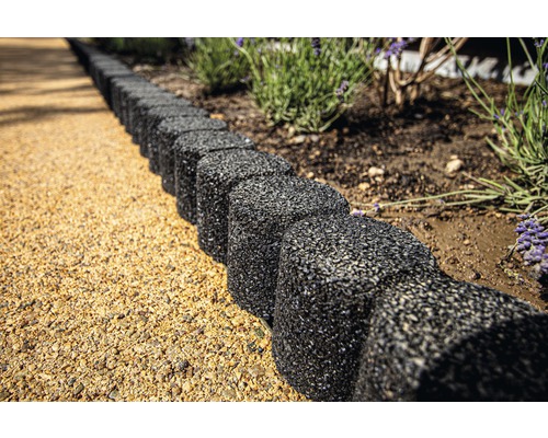 Záhradný chodník s gumovými obrubníkmi