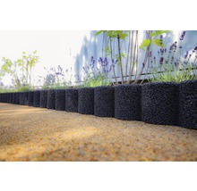 Záhradná scéna s obrubníkom z gumového granulátu