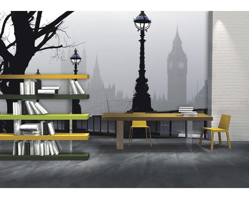 Návrh izby s knižnicou, stolom, stoličkami a londýnskym motívom mesta na stene