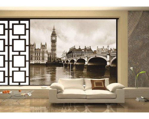 Obývacia izba s pohovkou a fototapetou Londýna