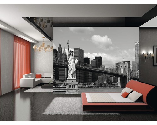 Obývacia izba s fototapetou s panorámou New Yorku so sochou Slobody a Brooklynským mostom