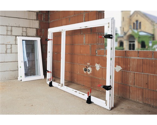 Montáž plastových okien v hrubej stavbe