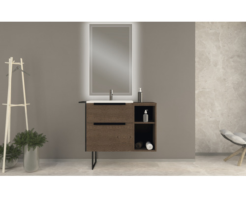 Kúpeľňa s umývadlovou skrinkou, umývadlom, zrkadlom s osvetlením a držiakom na uteráky