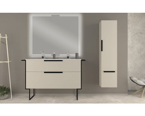 Kúpeľňa s umývadlovou skrinkou, zrkadlovou skrinkou a vysokou skrinkou