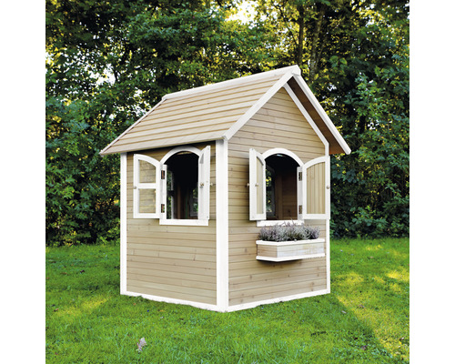 Drevený domček na hranie s oknami a kvetinovým boxom v záhrade.