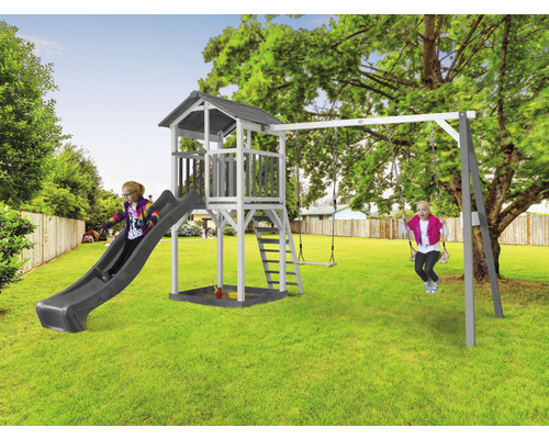 Detská šmýkačka s hojdačkou a hracou vežou v záhrade