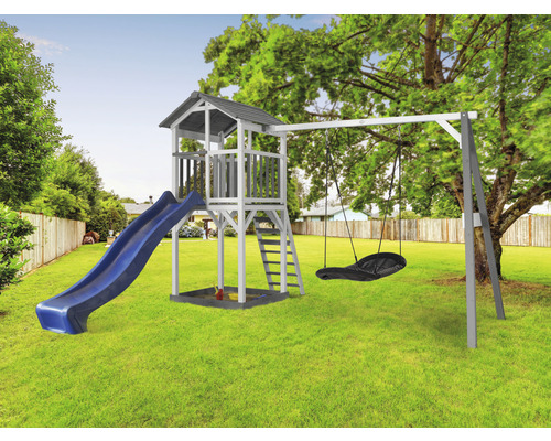 Hracia veža so šmykľavkou, hojdačkou a pieskoviskom v záhrade