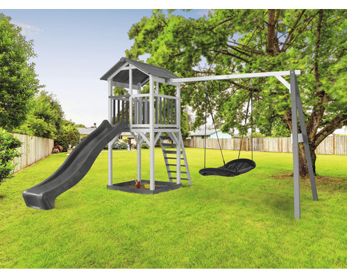 Hracia veža so šmýkačkou, hojdačkou a pieskoviskom v záhrade