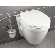 Závesné sprchové WC s toaletnou kefou na stene