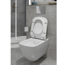 Závesné WC s otvoreným záchodovým sedadlom v kúpeľni