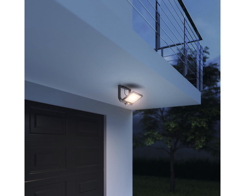 Vonkajší reflektor na montáž na stenu garáže a domu