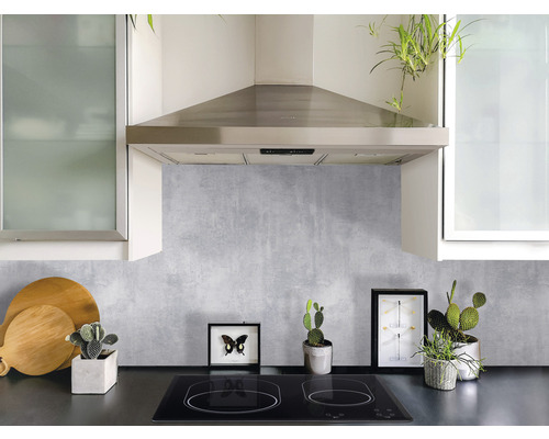 Kuchynská scéna s digestorom, varnou doskou a kuchynskou zástenou