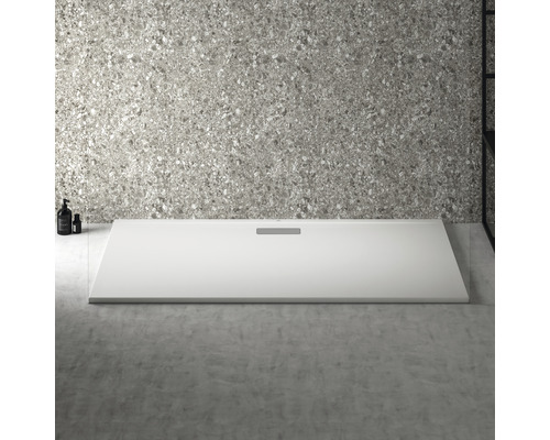 Obdĺžniková sprchová vanička z liateho minerálu v kúpeľni