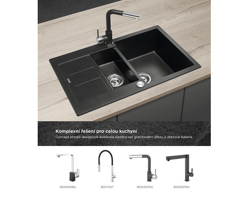 Čierny drez s batériou v moderní kuchyni