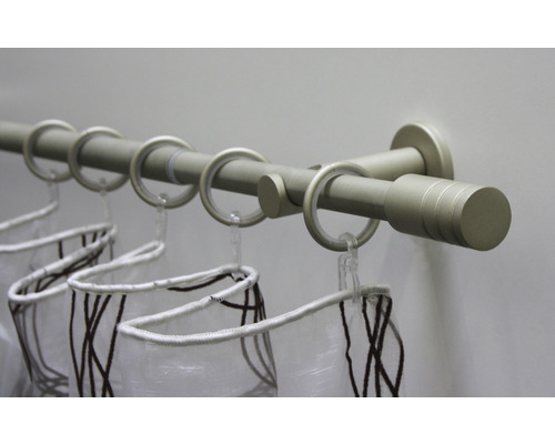 Záclonová tyč s krúžkami a závesom