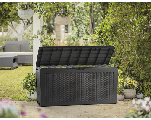 Otvorený úložný box v záhrade