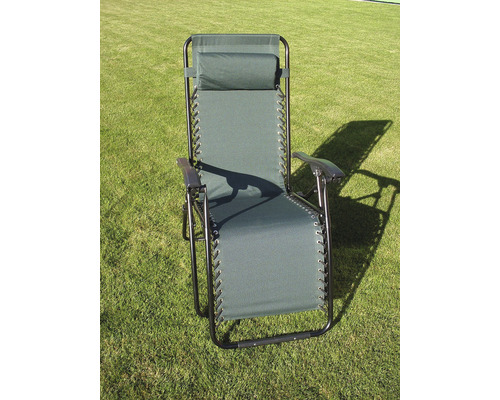 Relaxačné ležadlo s vankúšom na trávniku