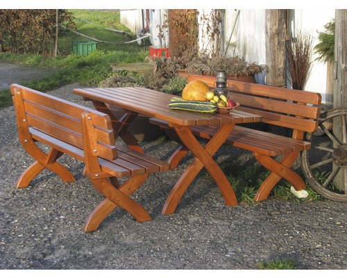 Záhradné sedenie z dreva so stolom a lavicami