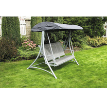 Záhradná hojdačka so slnečnou strieškou na trávniku