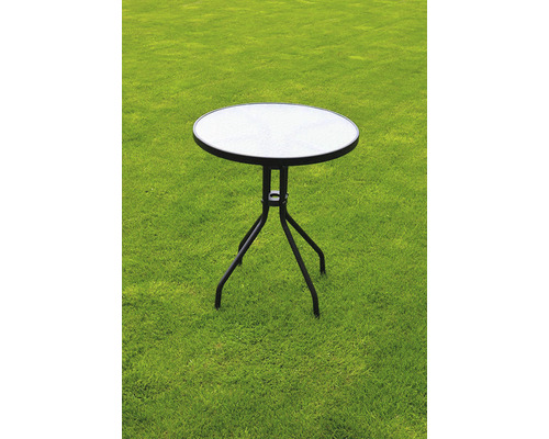 Okrúhly záhradný stôl so sklenenou doskou a kovovým rámom na trávniku