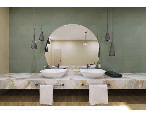 Kúpeľňa s dvojitým umývadlom, zrkadlom a závesnými svietidlami