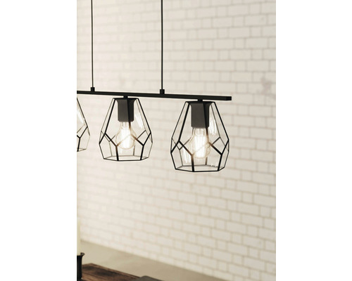 Závesná lampa s geometrickými sklenenými tienidlami pre vnútorné použitie