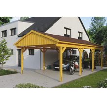 Drevený prístrešok pre auto s automobilom a motocyklom na pozemku